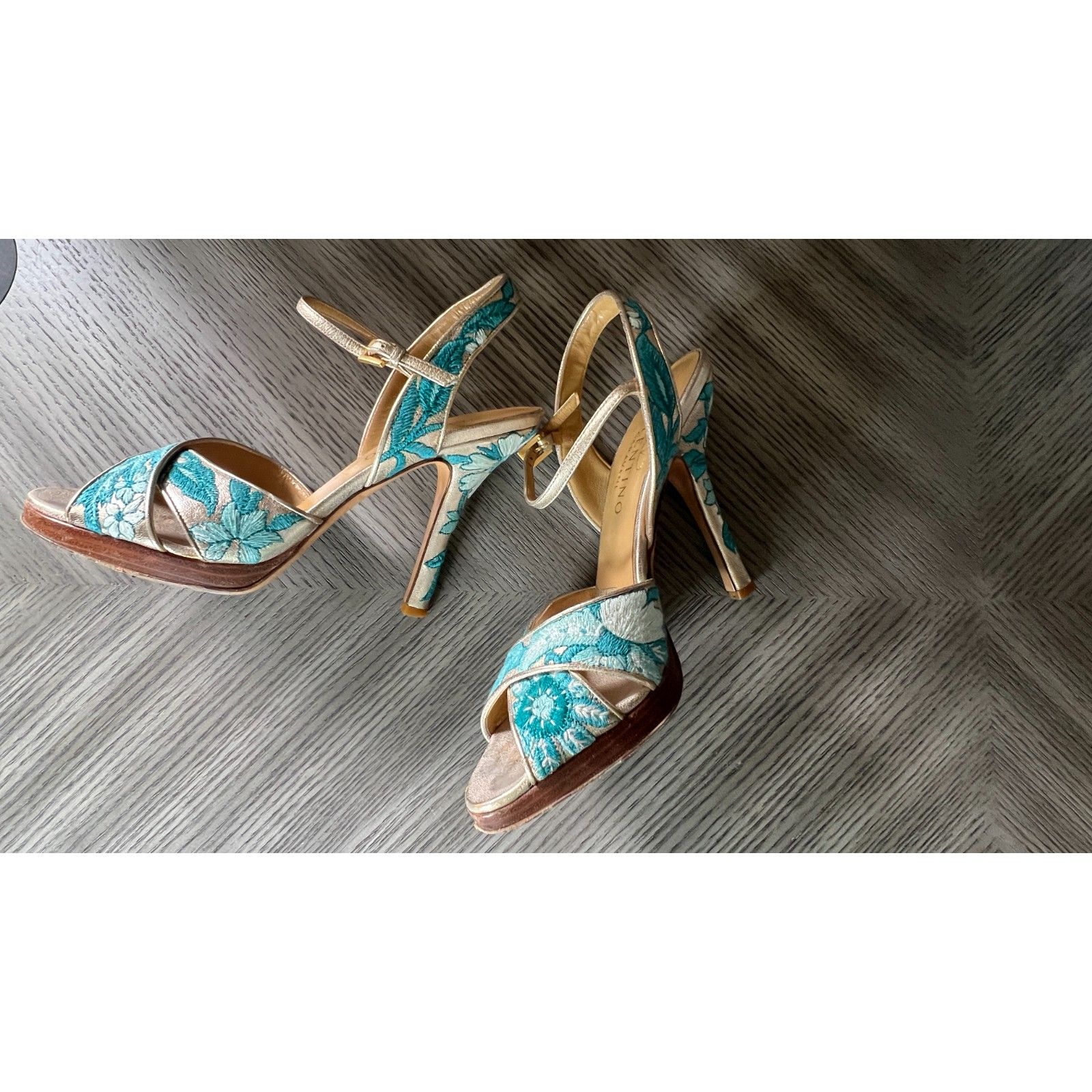 Valentino Garavani Embroidered Turquoise Stiletto Heels Size 39 / 8.5